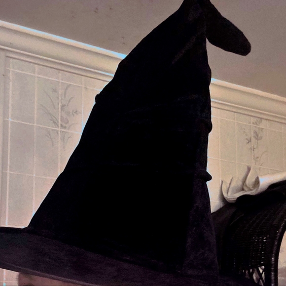 Elegant Black Witch Hat - Picture 1 of 2